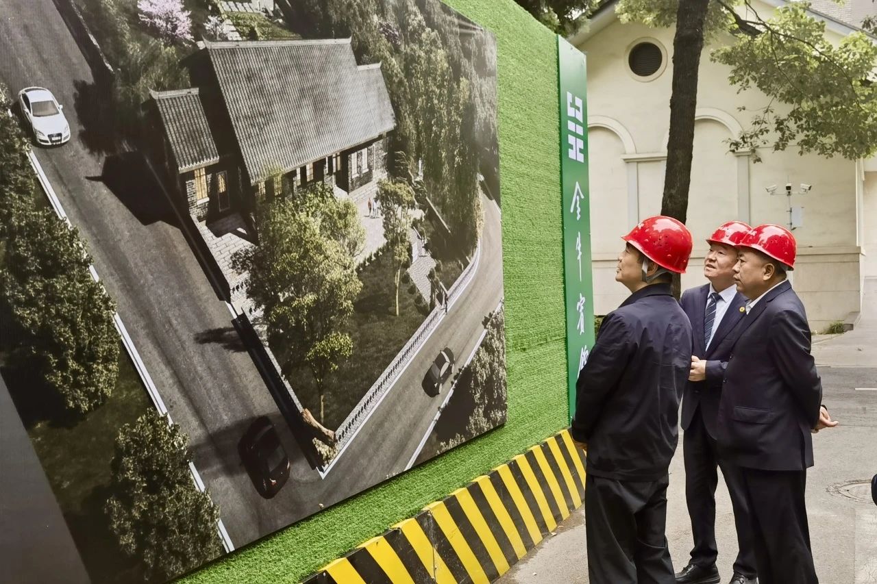 省尊龙凯时集团党委书记、董事长游勇到金牛宾馆调研张大千旧居保护修缮及环境整治工作