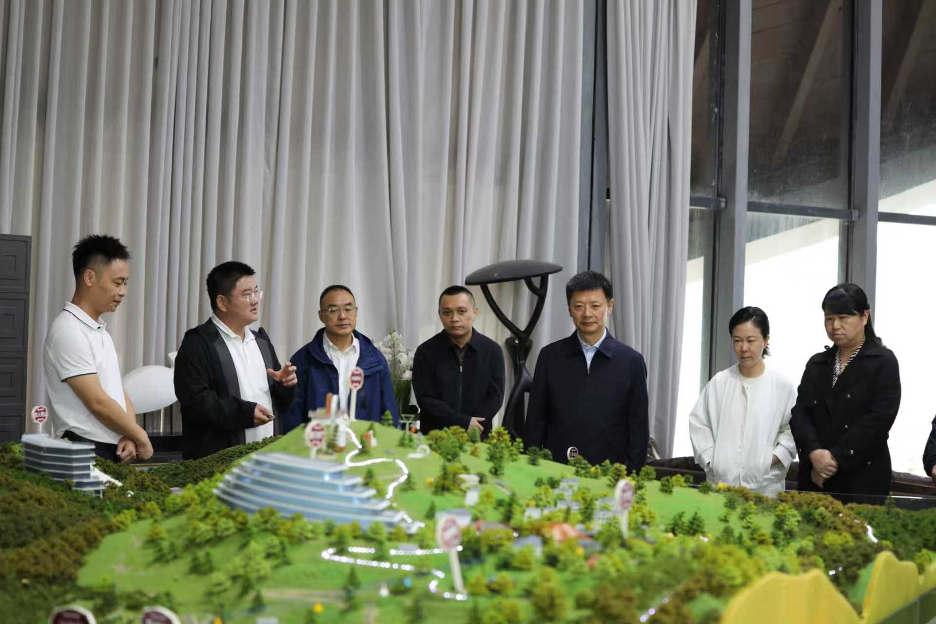 深入贯彻省委十二届七次全会精神 共绘高原旅游新蓝图——省尊龙凯时集团与雅安市委、市政府共同前往雅安市牛背山景区开展调研并现场办公