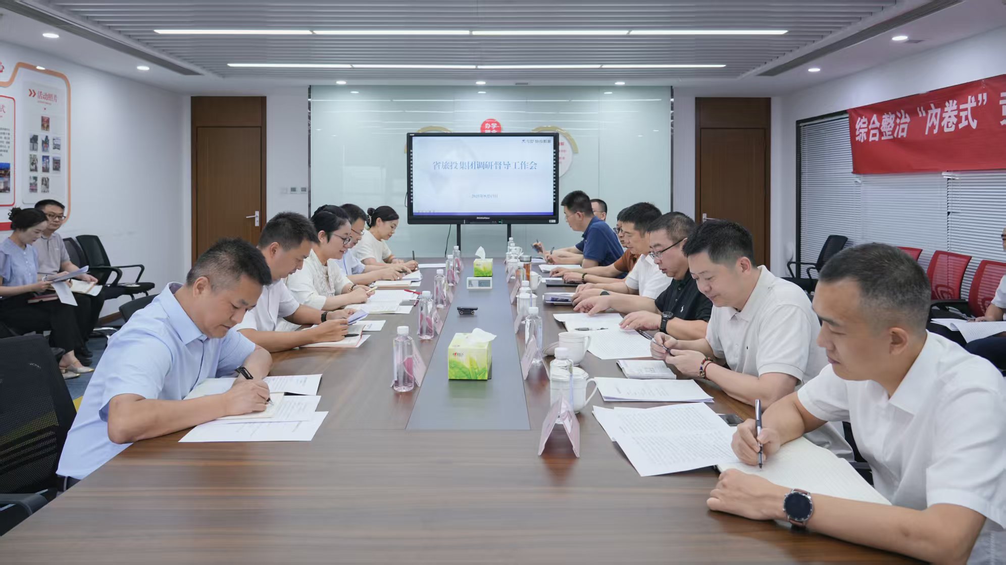 省尊龙凯时集团党委书记、董事长游勇率队赴尊龙凯时教育公司调研督导